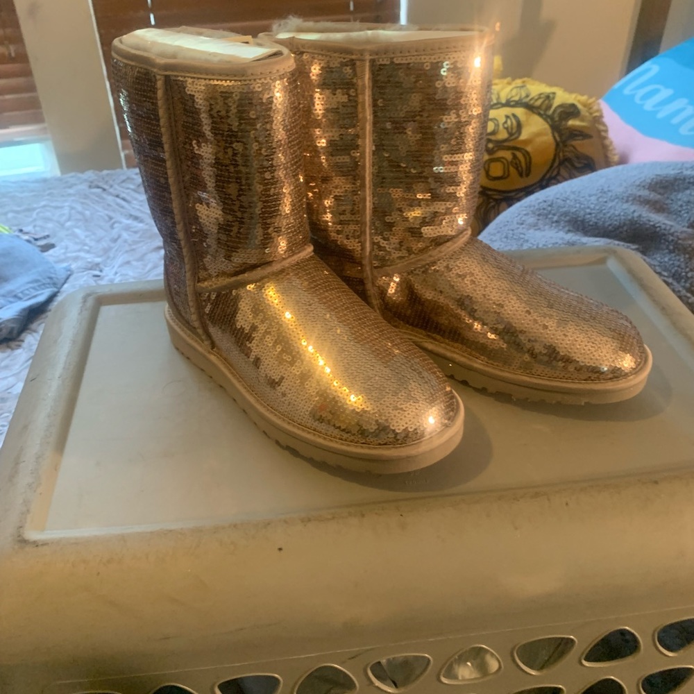 UGG
